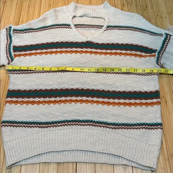 Fringe accent mock neck sweater. Size M. Beige,teal,orange,brown. - Picture 4 of 10